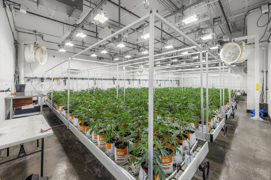 More Photos Of 44211 Yucca Ave, Lancaster Warehouse For Sale