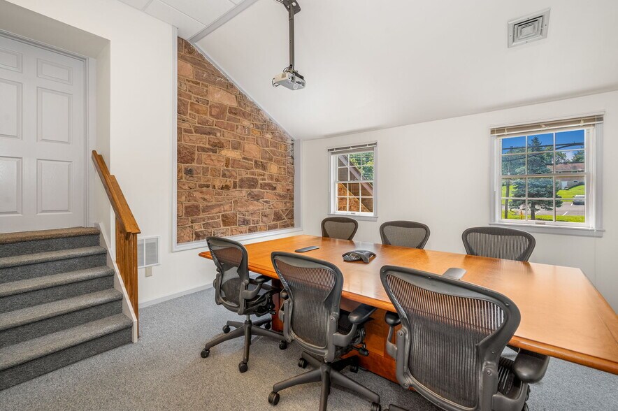 More Photos Of 3519 E Main St, Morgantown Office Residential For Lease