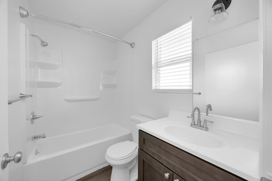 More Photos Of 663 W 5th St, San Pedro Apartments For Sale