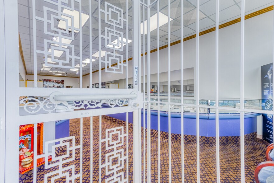 More Photos Of 1077 S Federal Blvd, Denver Storefront For Sale