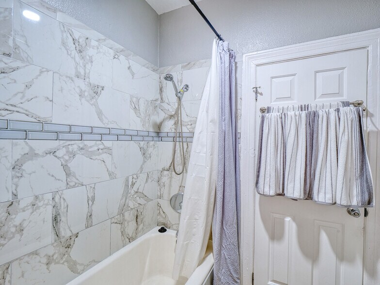 More Photos Of 672 N Kenmore Ave, Los Angeles Apartments For Sale