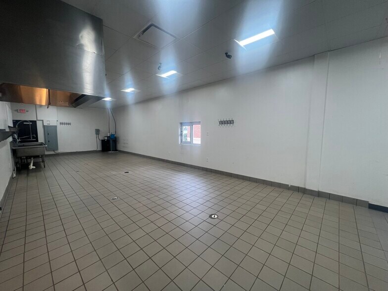 More Photos Of 1530 Mercer University Dr, Macon-Bibb Storefront Retail Office For Lease