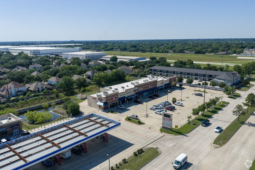 More Photos Of 10807 Huffmeister Rd, Houston Storefront Retail Office For Lease