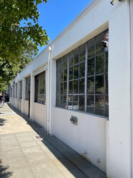 More Photos Of 1447 Park Ave, Emeryville Warehouse For Sale