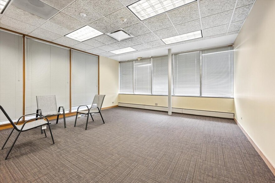 More Photos Of 7525 W Madison St, Forest Park Storefront Retail Office For Lease