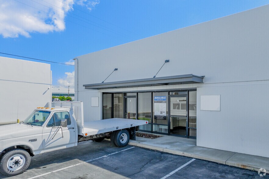 More Photos Of 3911 E La Palma Ave, Anaheim Warehouse For Lease