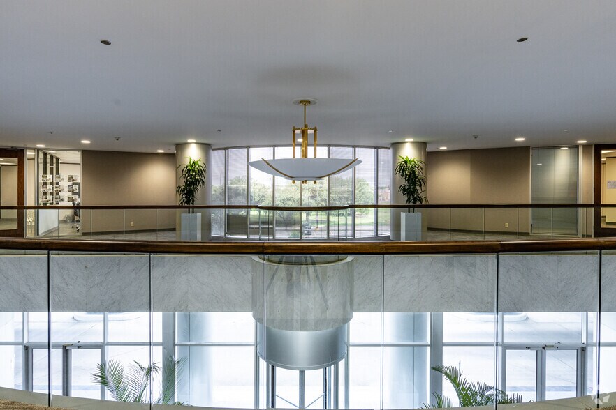 More Photos Of 11200 Westheimer Rd, Houston Office For Lease