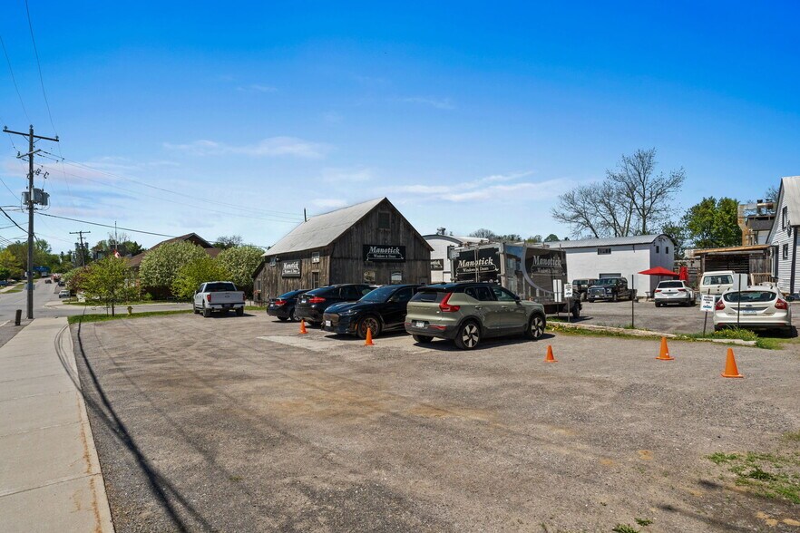 More Photos Of 5550 Manotick Main St, Ottawa Office Residential For Sale