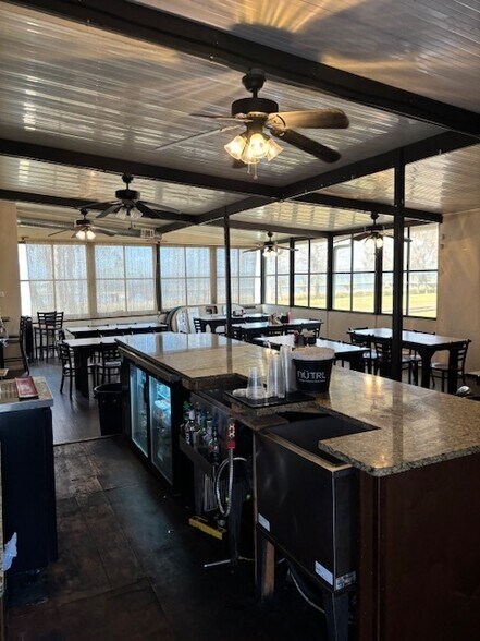 More Photos Of 402 N Bay St, Eustis General Retail For Sale