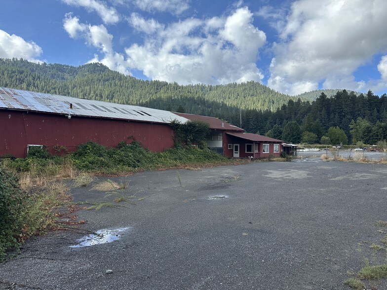 Primary Photo Of 13026 Avenue of the Giants, Myers Flat Manufacturing For Sale