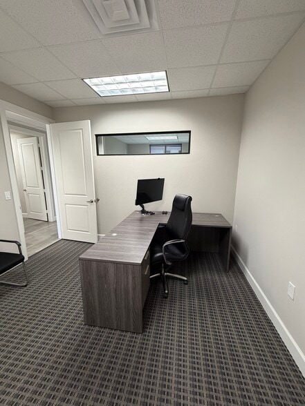 More Photos Of 633 E Fernhurst Dr, Katy Medical For Lease