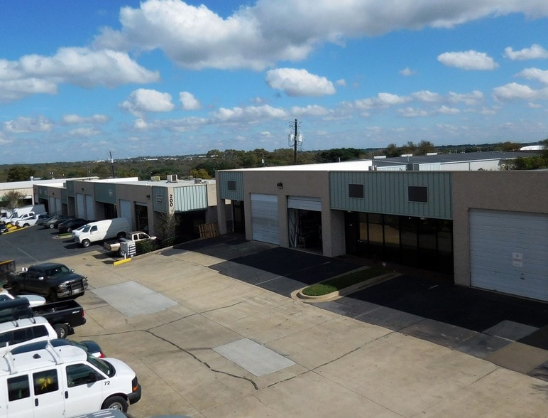 More Photos Of 404 W Powell Ln, Austin Warehouse For Lease