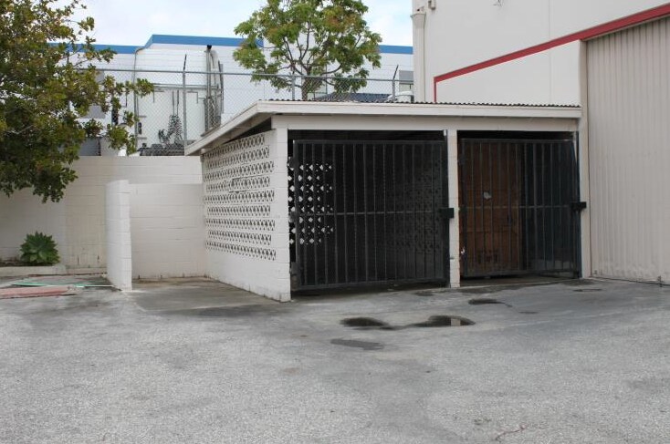 More Photos Of 215 W 134th St, Los Angeles Warehouse For Lease