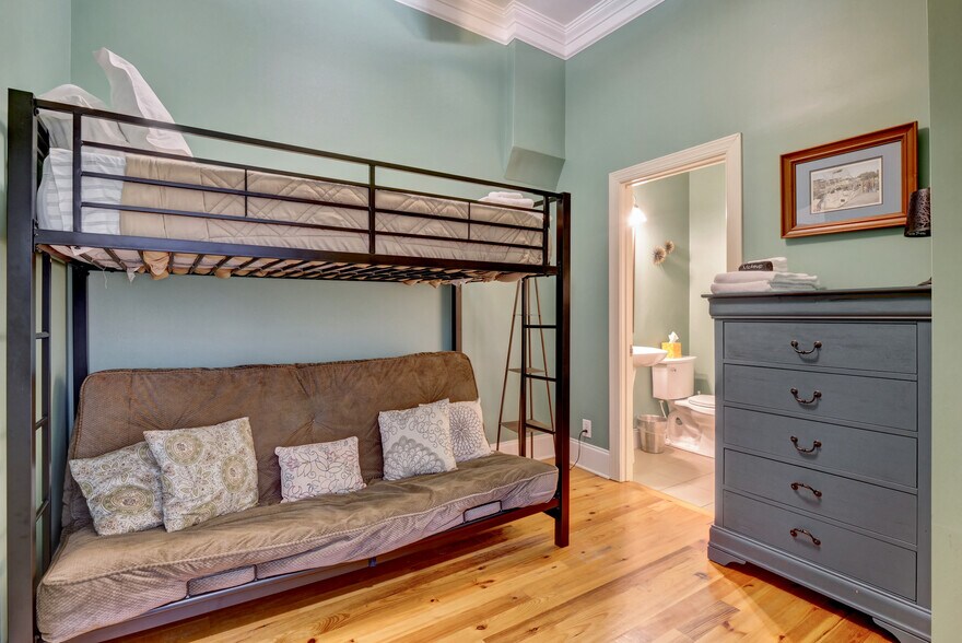 More Photos Of 271 N Front St, Wilmington General Retail For Sale