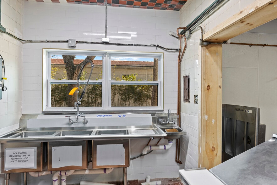 More Photos Of 7201 S Dixie Hwy, West Palm Beach Restaurant For Lease