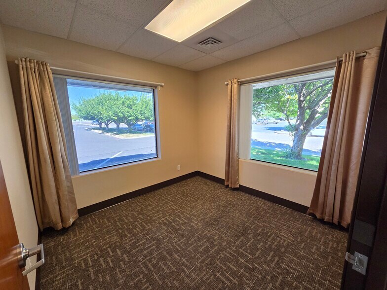 More Photos Of 7535 W Kennewick Ave, Kennewick Office For Lease