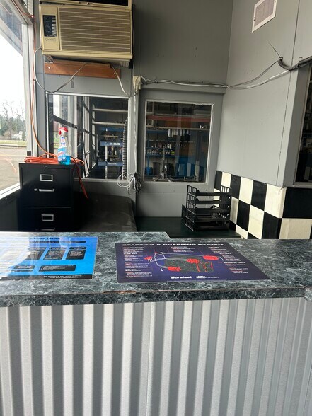 More Photos Of 518 S Pacific Hwy, Cottage Grove Auto Repair For Sale