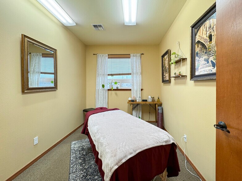 More Photos Of 534 N 5th Ave, Sequim Medical For Sale