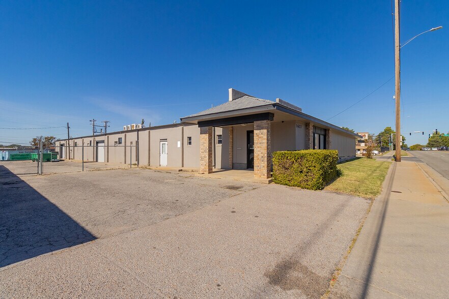 More Photos Of 1627 S Hillside St, Wichita Freestanding For Sale