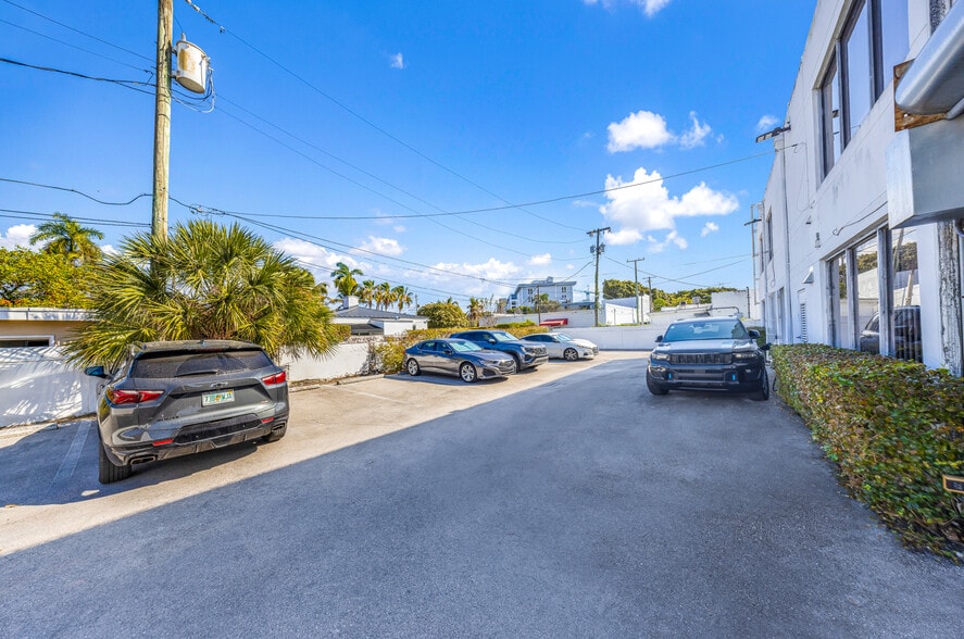 More Photos Of 1235 SW 22nd St, Miami Office For Lease
