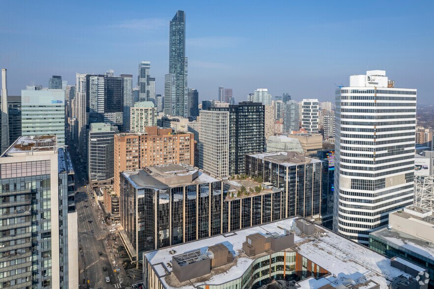 More Photos Of 595 Bay St, Toronto Office For Lease