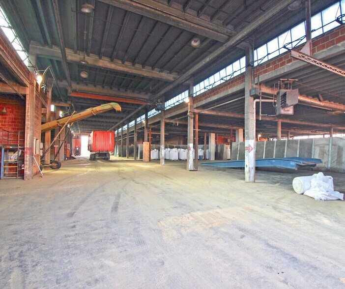 More Photos Of 5520 Armour Dr, Houston Warehouse For Lease