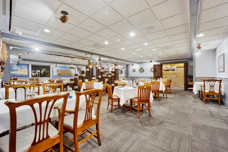 More Photos Of 890 E US Highway 45, Mundelein Freestanding For Sale