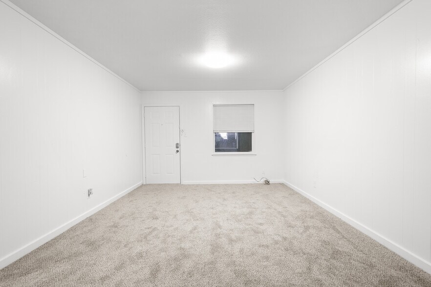 More Photos Of 2404 Louise St, Denton Multifamily For Sale