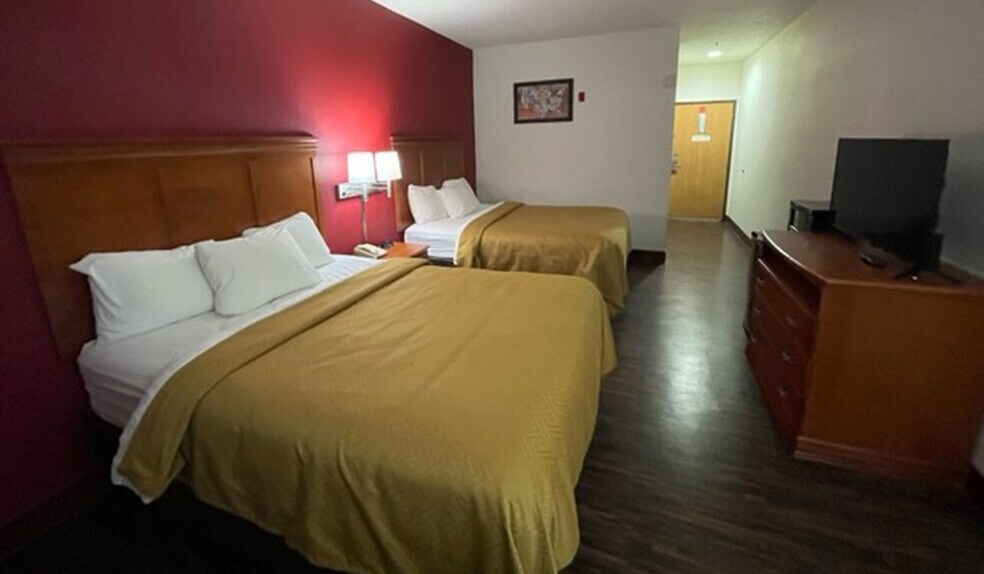 More Photos Of 717 E Bannerman Ave, Redgranite Hotel For Sale