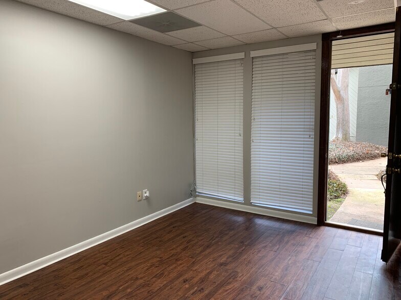 More Photos Of 14339 Torrey Chase Blvd, Houston Office For Sale