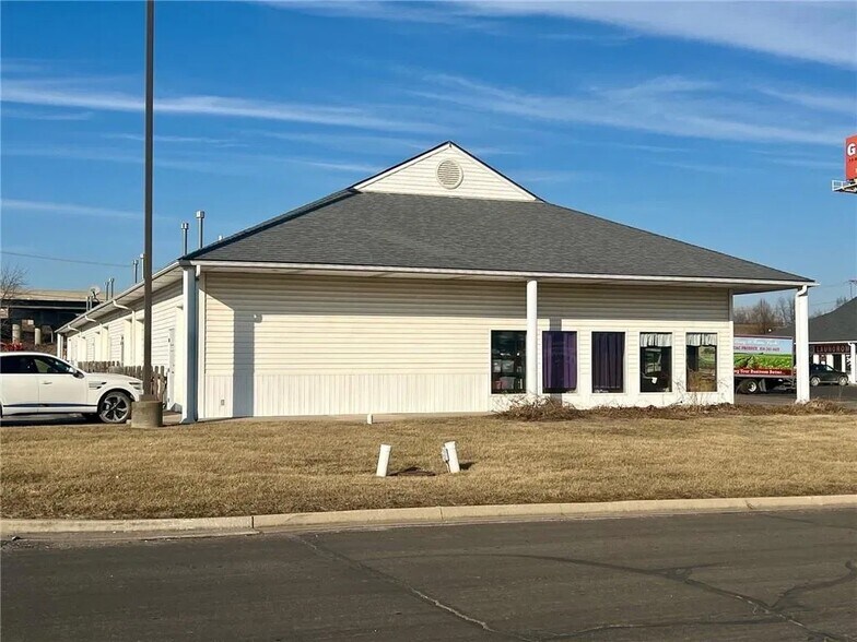 More Photos Of 309 E Park Ln, Odessa Freestanding For Sale