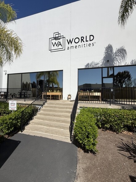 More Photos Of 8960 Carroll Way, San Diego Warehouse For Lease