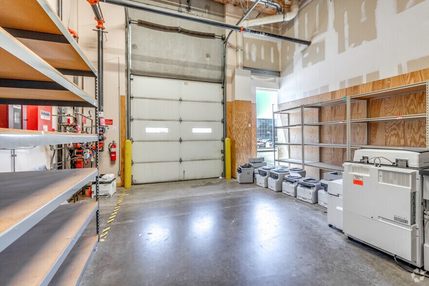 More Photos Of 1720 Lakepointe Dr, Lewisville Flex For Sale