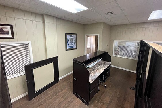 More Photos Of 1605 Military Rd, Brownsville Distribution For Lease