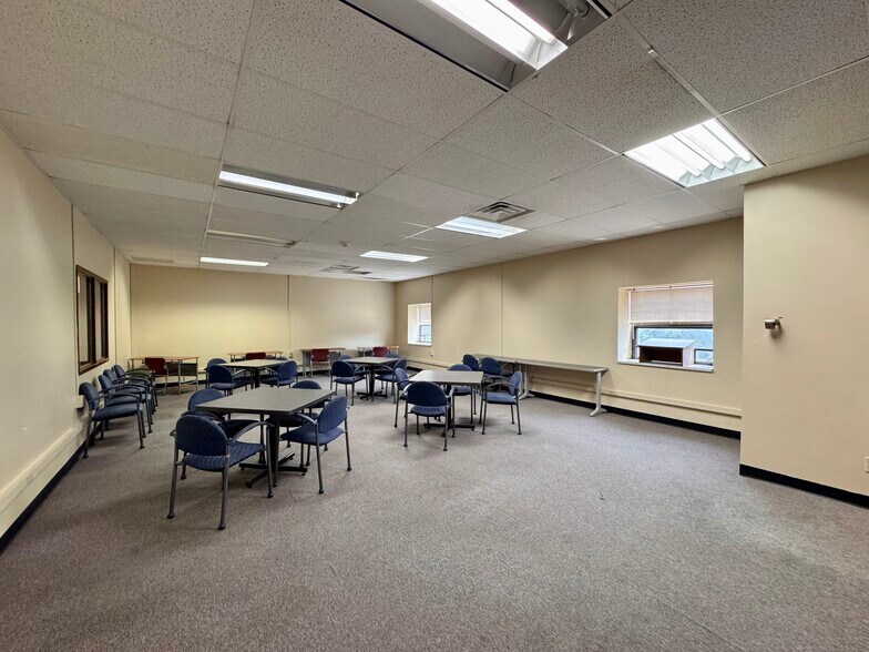 More Photos Of 208 S Johnson St, Macomb Schools For Sale