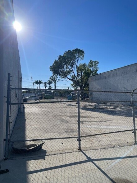 More Photos Of 1030 SE 12th Ct, Cape Coral Warehouse For Sale