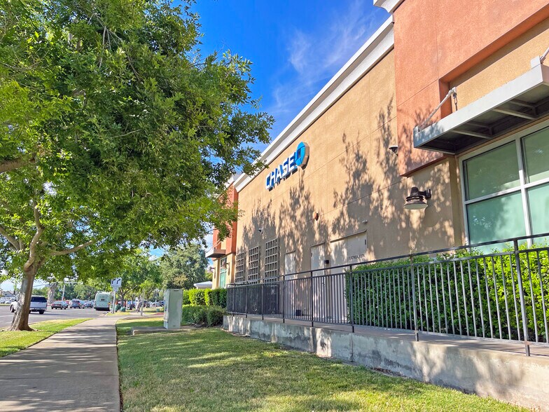 More Photos Of 7301 W Stockton Blvd, Sacramento Bank For Lease
