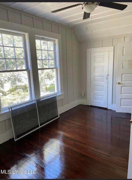 More Photos Of 1117 Washington Ave, Ocean Springs Medical For Sale