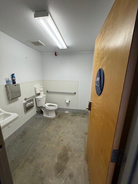 More Photos Of 1940 Union St, Oakland Warehouse For Lease