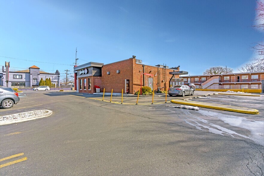 More Photos Of 300 S Black Horse Pike, Bellmawr Fast Food For Sale