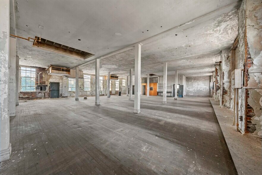 More Photos Of 1144 Elizabeth Ave, Elizabeth General Retail For Sale