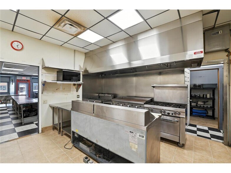 More Photos Of 205 S Main St, Le Sueur Storefront Retail Residential For Sale