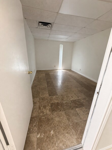 More Photos Of 6445 Burlington Dr, Houston Warehouse For Lease