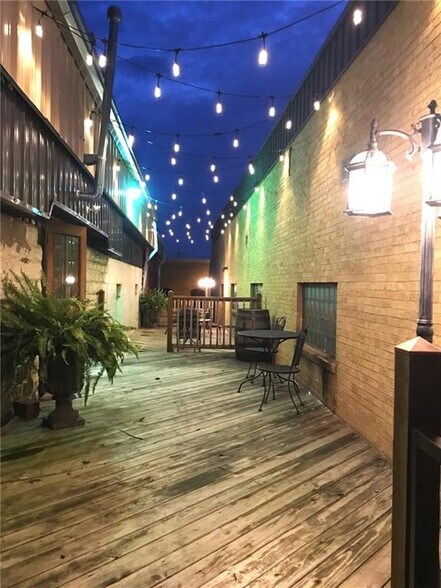 More Photos Of 117 W Walnut St, Rogers Restaurant For Lease