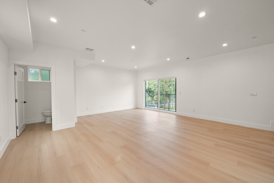 More Photos Of 913 N Hobart Blvd, Los Angeles Apartments For Sale