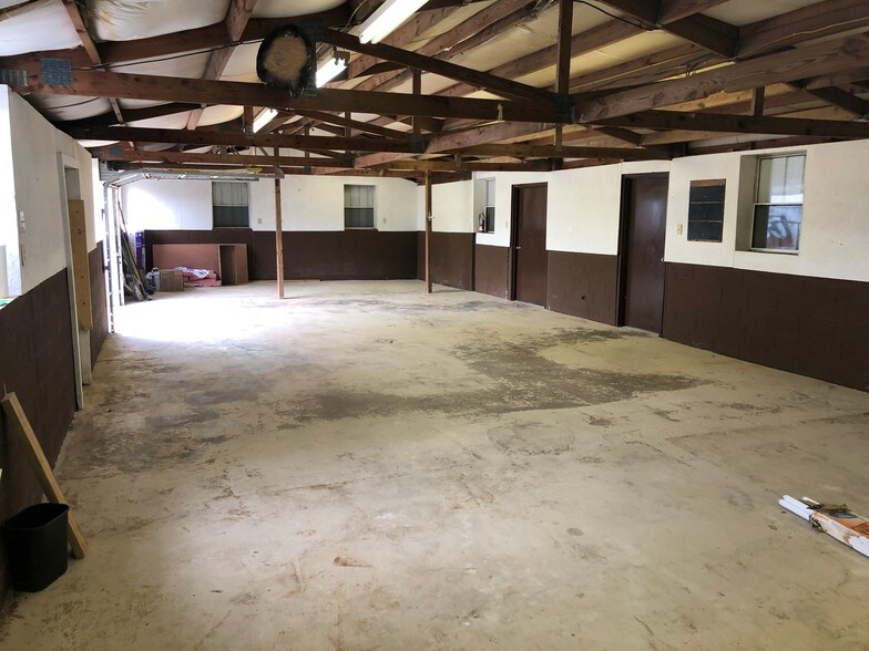 More Photos Of 4038 Hartley St, Charlotte Flex For Lease