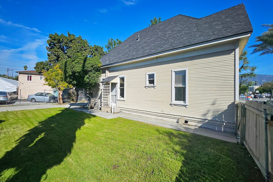 More Photos Of 1101 W Burbank Blvd, Burbank Office Residential For Lease