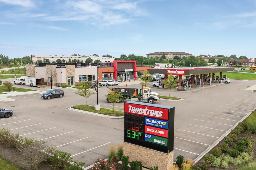 Primary Photo Of 823 W Lake St, Hanover Park Service Station For Sale