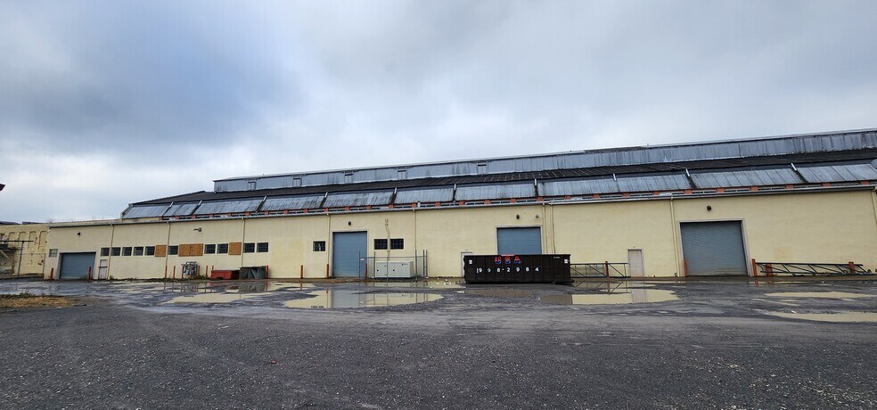 More Photos Of 730 N Main St, Waterbury Warehouse For Lease