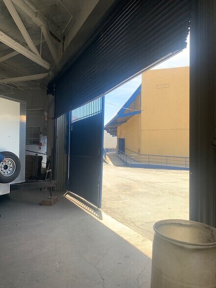 More Photos Of 1937-2035 E Vernon Ave, Vernon Refrigeration Cold Storage For Lease